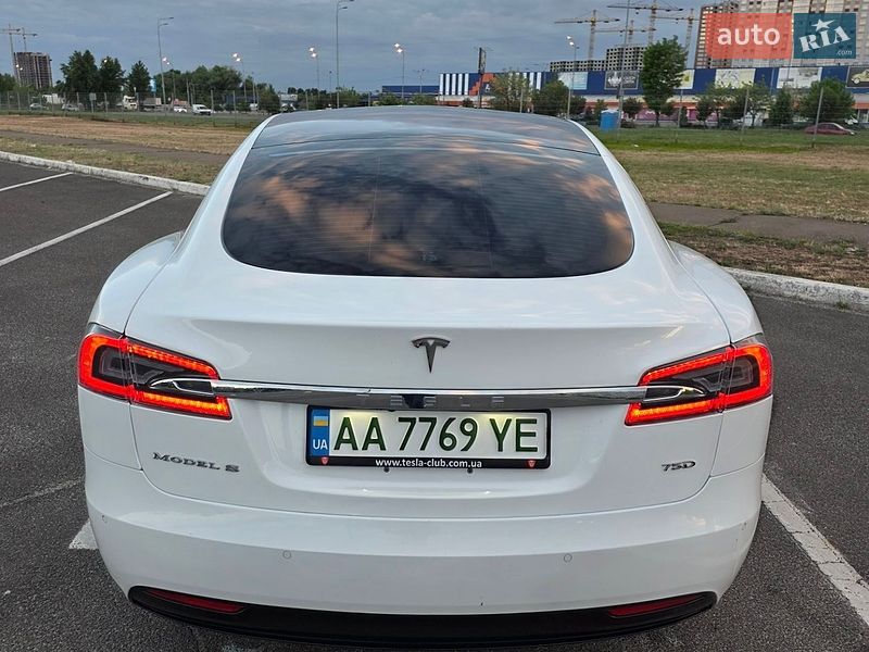 Ліфтбек Tesla Model S 2017 в Києві