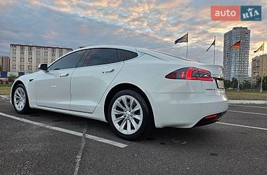 Ліфтбек Tesla Model S 2017 в Києві