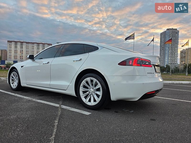 Ліфтбек Tesla Model S 2017 в Києві