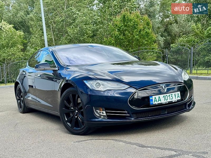Лифтбек Tesla Model S 2014 в Буче