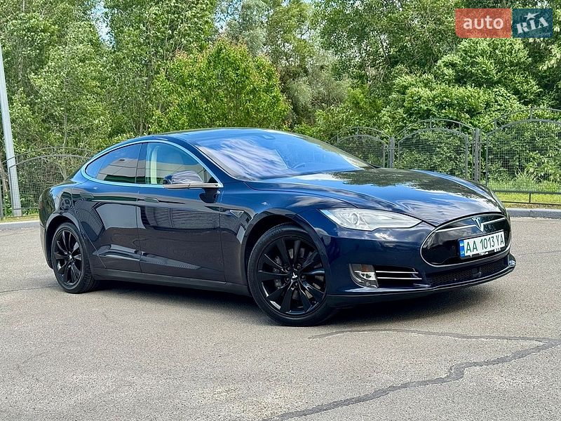 Лифтбек Tesla Model S 2014 в Буче
