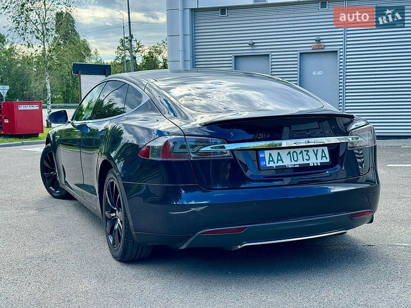 Лифтбек Tesla Model S 2014 в Буче