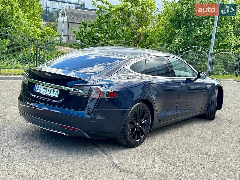Лифтбек Tesla Model S 2014 в Буче