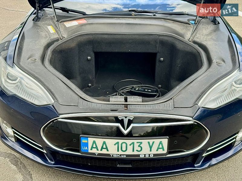 Лифтбек Tesla Model S 2014 в Буче