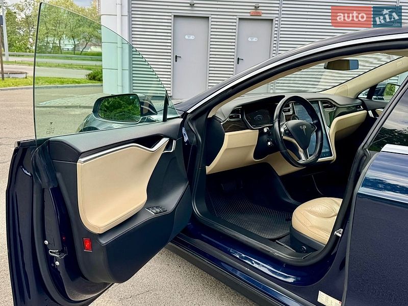 Лифтбек Tesla Model S 2014 в Буче