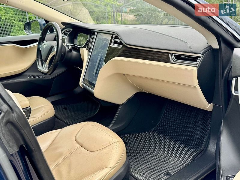 Лифтбек Tesla Model S 2014 в Буче