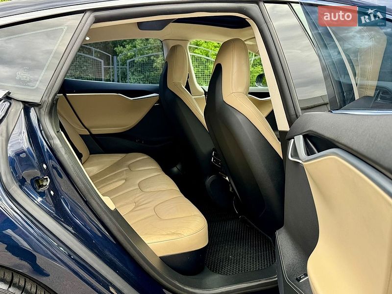 Лифтбек Tesla Model S 2014 в Буче