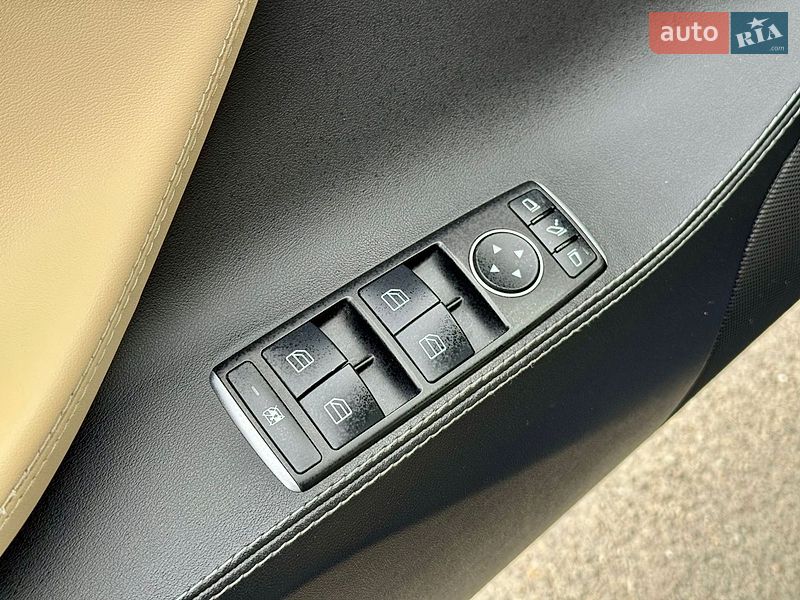 Лифтбек Tesla Model S 2014 в Буче
