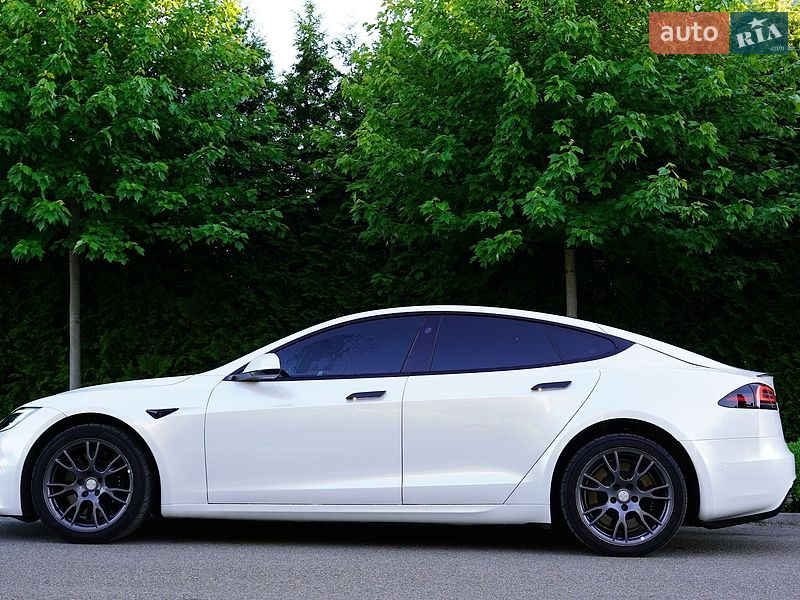 Лифтбек Tesla Model S 2022 в Киеве