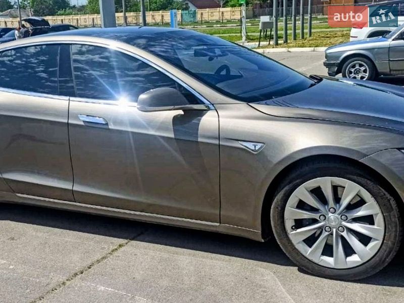 Лифтбек Tesla Model S 2016 в Харькове