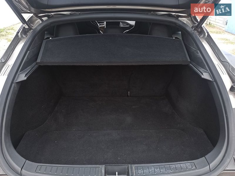 Лифтбек Tesla Model S 2016 в Харькове