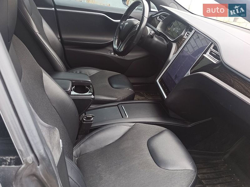 Лифтбек Tesla Model S 2016 в Харькове