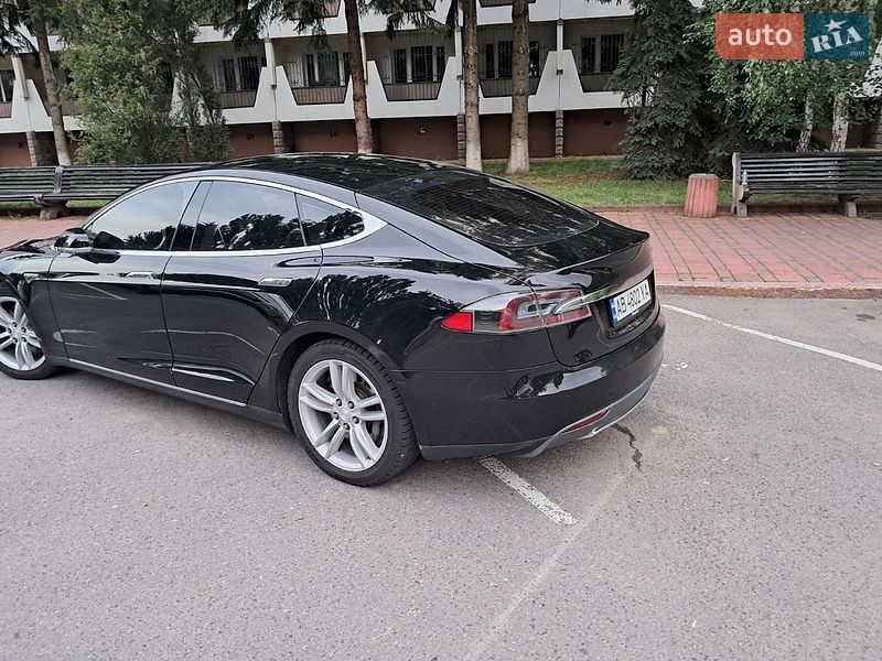 Ліфтбек Tesla Model S 2015 в Вінниці