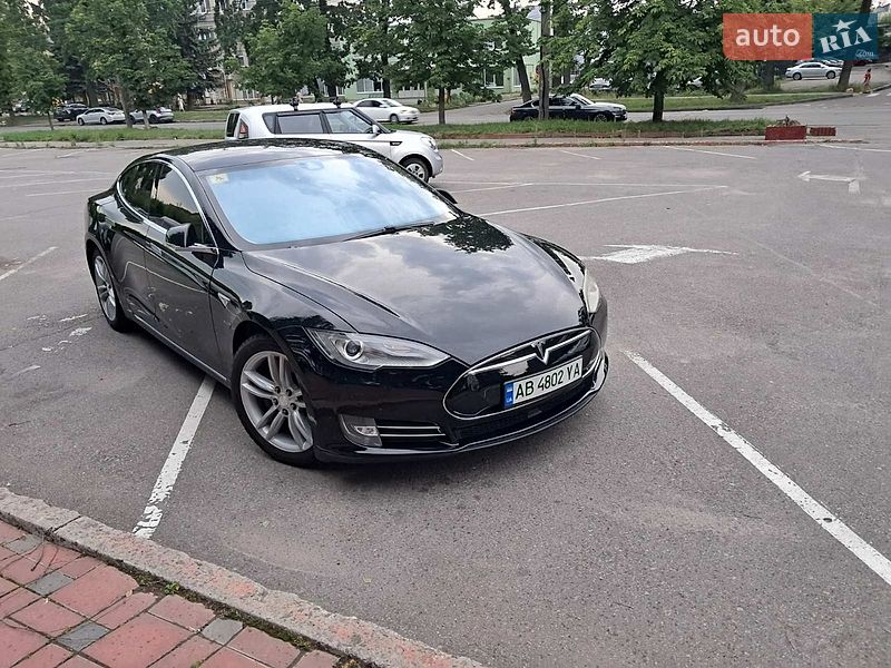 Ліфтбек Tesla Model S 2015 в Вінниці
