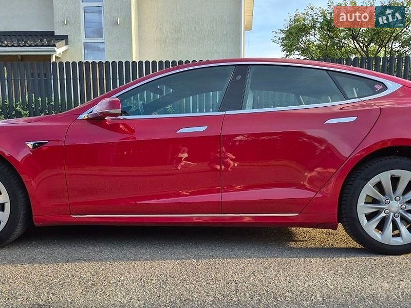 Ліфтбек Tesla Model S 2017 в Києві