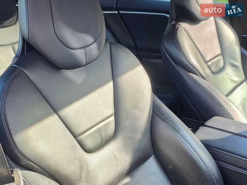 Лифтбек Tesla Model S 2016 в Виннице