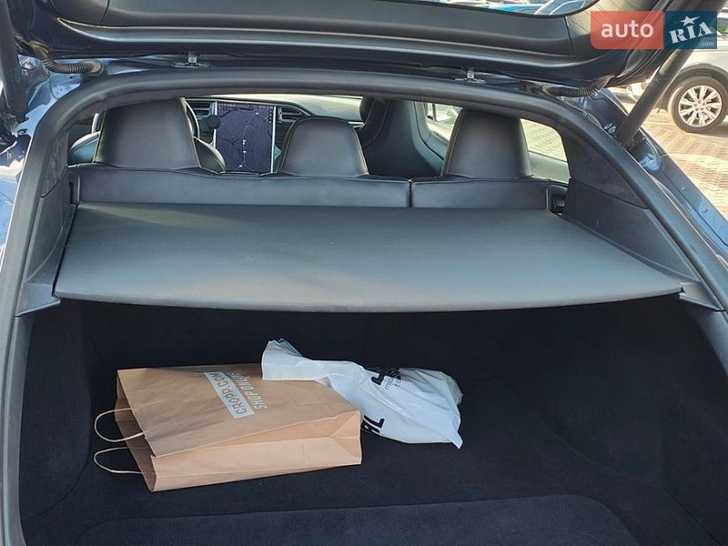 Лифтбек Tesla Model S 2016 в Виннице