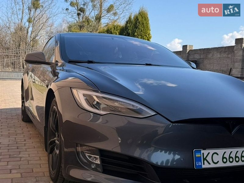 Ліфтбек Tesla Model S 2017 в Луцьку