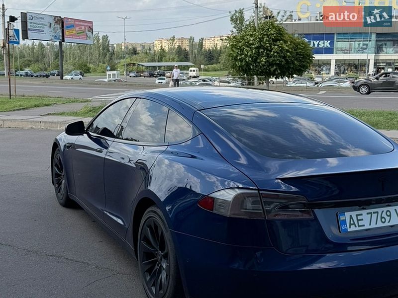 Лифтбек Tesla Model S 2018 в Кривом Роге