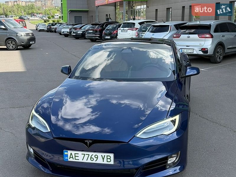 Лифтбек Tesla Model S 2018 в Кривом Роге