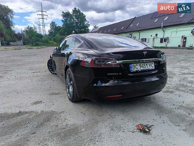 Ліфтбек Tesla Model S 2016 в Львові