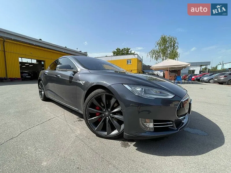 Tesla Model S 2015