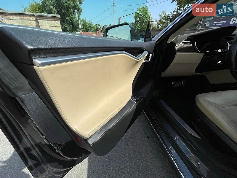 Лифтбек Tesla Model S 2015 в Чернигове фото 3 Лифтбек Tesla Model S 2015 в Чернигове