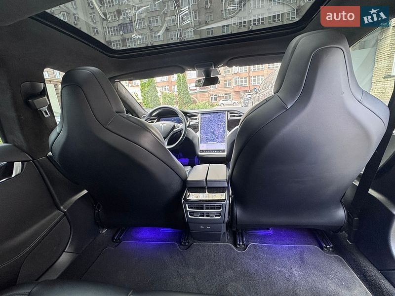Лифтбек Tesla Model S 2017 в Киеве