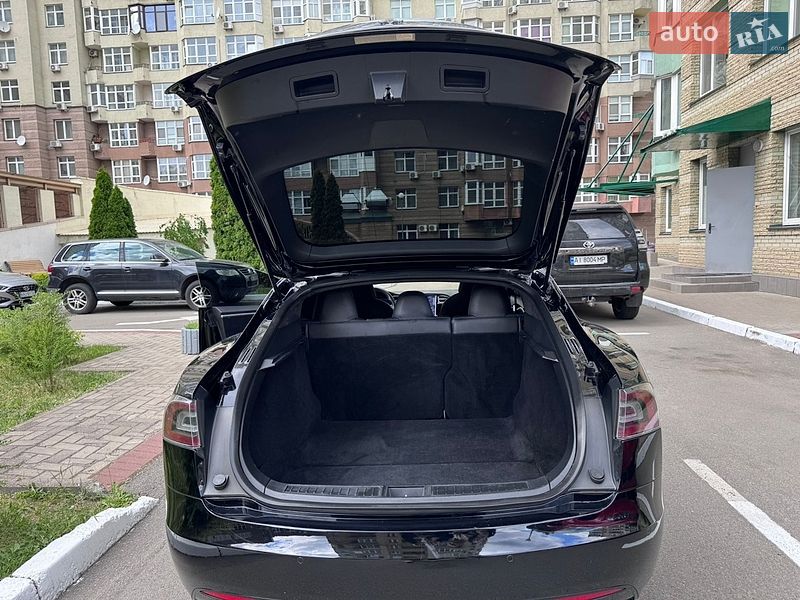 Лифтбек Tesla Model S 2017 в Киеве