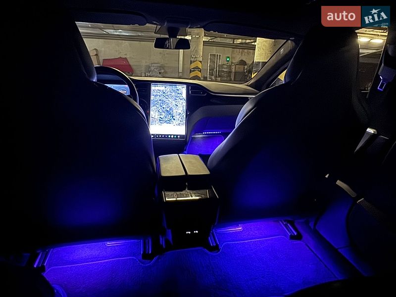 Лифтбек Tesla Model S 2017 в Киеве
