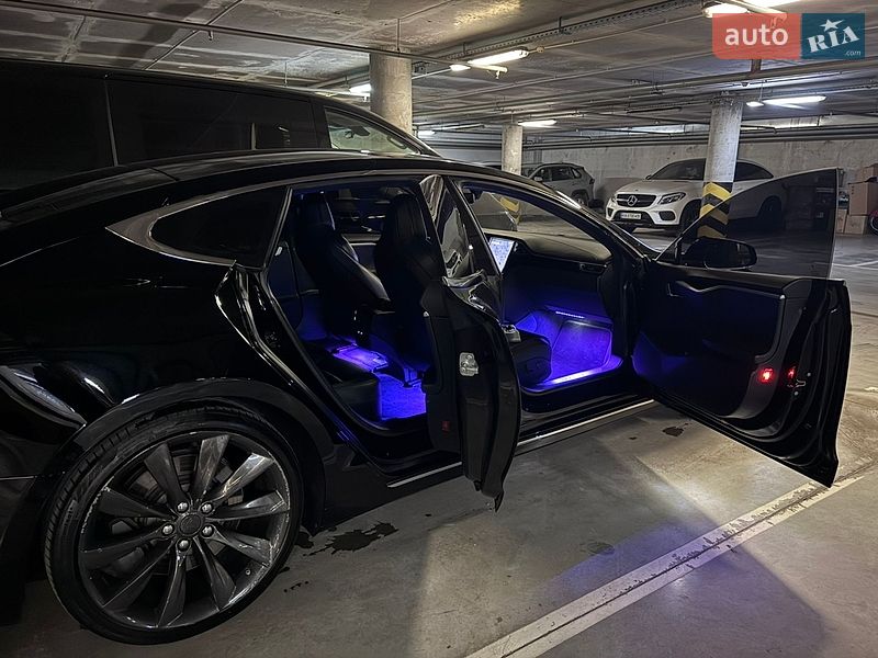 Лифтбек Tesla Model S 2017 в Киеве