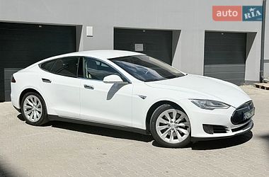 Ліфтбек Tesla Model S 2016 в Тернополі