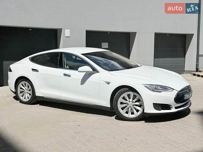 Ліфтбек Tesla Model S 2016 в Тернополі