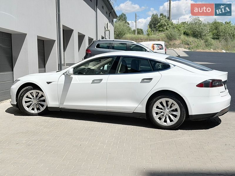 Ліфтбек Tesla Model S 2016 в Тернополі