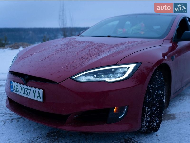 Лифтбек Tesla Model S 2018 в Виннице