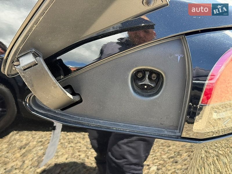Лифтбек Tesla Model S 2023 в Стрые