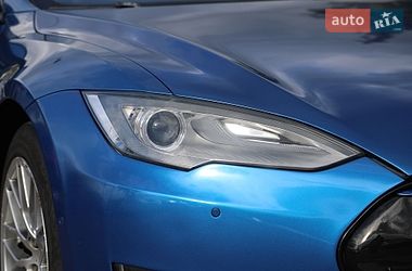 Ліфтбек Tesla Model S 2015 в Харкові