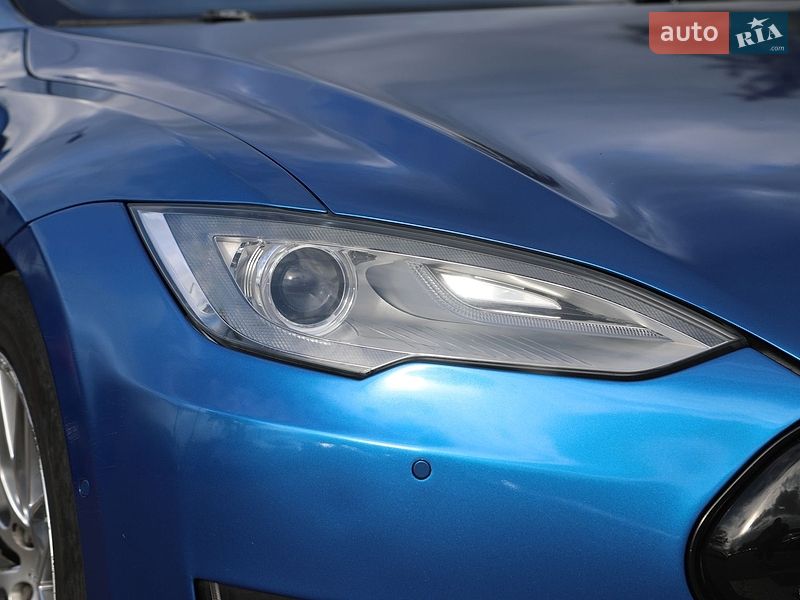 Ліфтбек Tesla Model S 2015 в Харкові