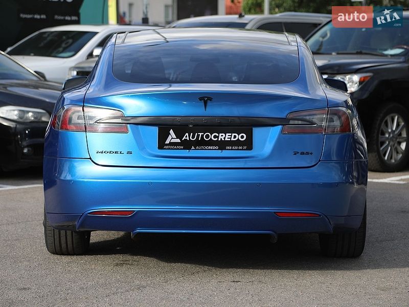 Ліфтбек Tesla Model S 2015 в Харкові