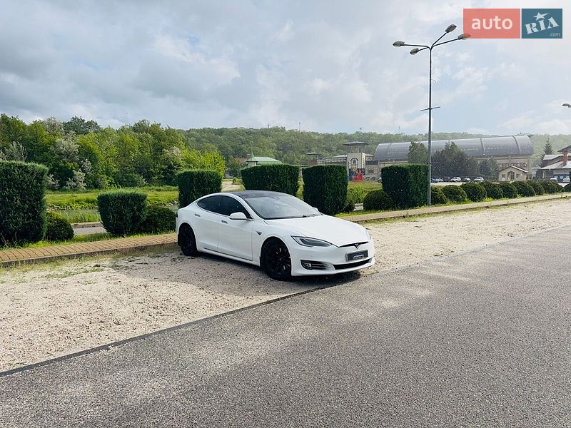 Ліфтбек Tesla Model S 2016 в Дніпрі