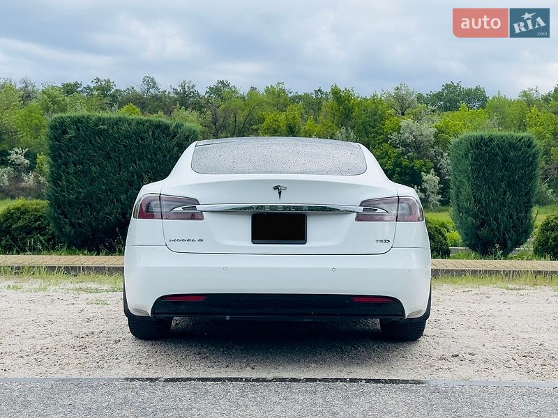 Ліфтбек Tesla Model S 2016 в Дніпрі фото 7 Ліфтбек Tesla Model S 2016 в Дніпрі