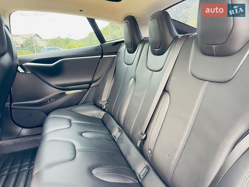Ліфтбек Tesla Model S 2016 в Дніпрі фото 17 Ліфтбек Tesla Model S 2016 в Дніпрі
