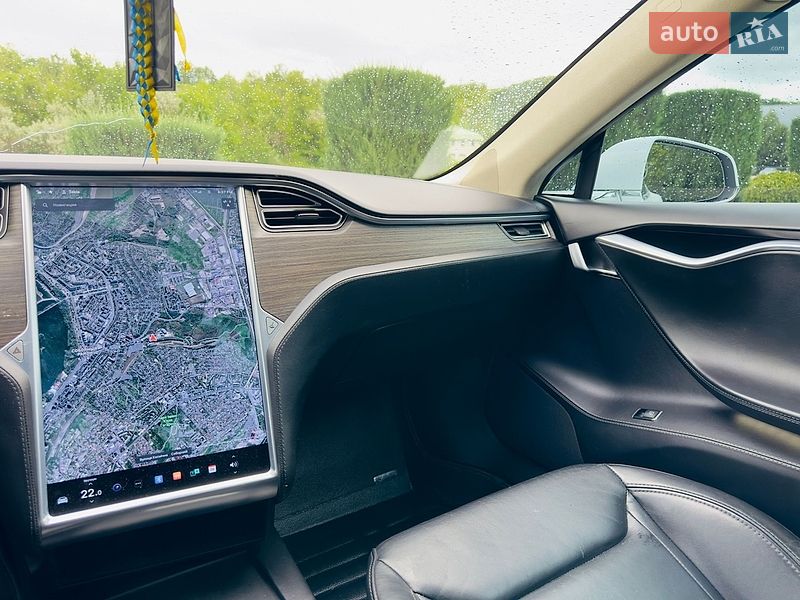 Ліфтбек Tesla Model S 2016 в Дніпрі фото 24 Ліфтбек Tesla Model S 2016 в Дніпрі