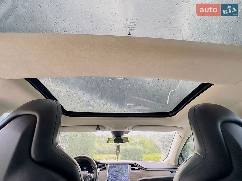 Ліфтбек Tesla Model S 2016 в Дніпрі
