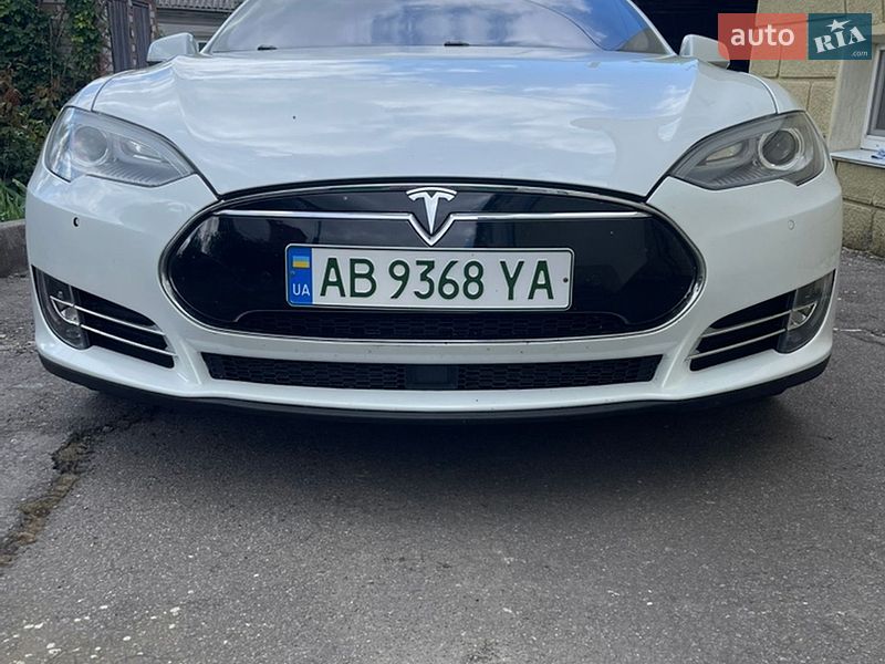 Tesla Model S 2015