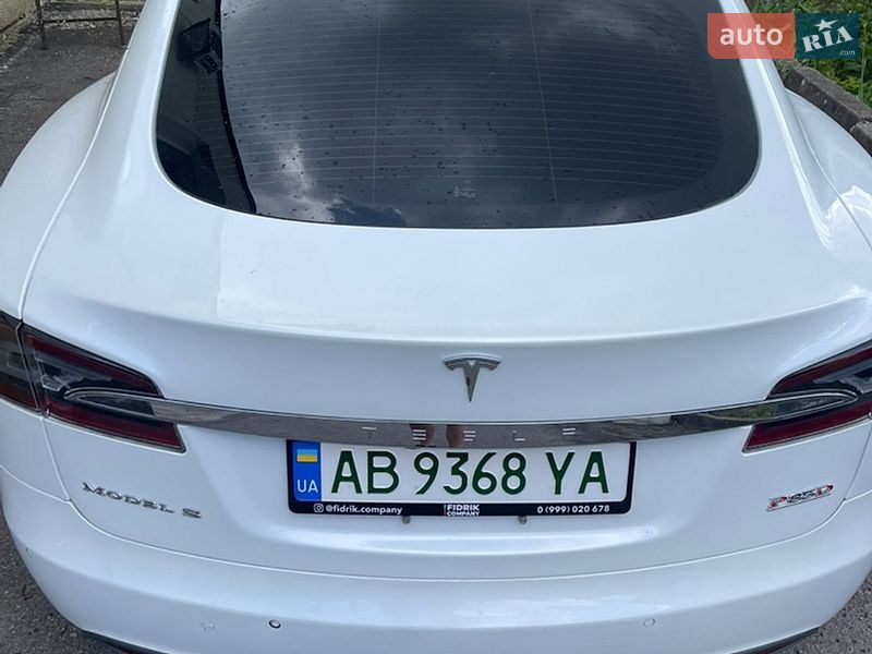 Лифтбек Tesla Model S 2015 в Виннице