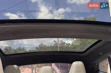 Лифтбек Tesla Model S 2015 в Виннице