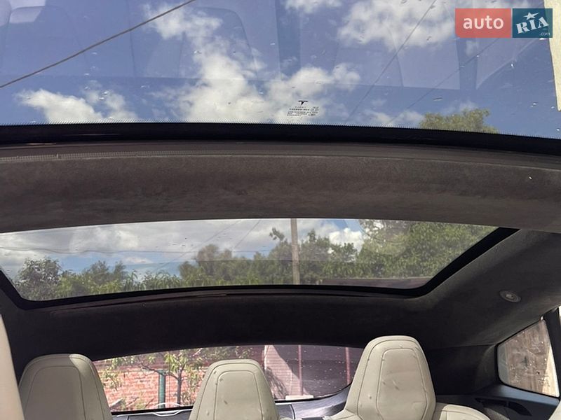 Лифтбек Tesla Model S 2015 в Виннице