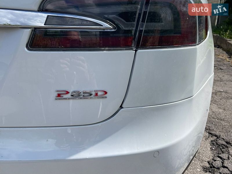 Лифтбек Tesla Model S 2015 в Виннице