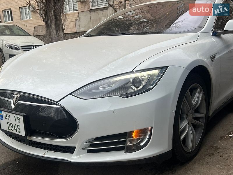 Ліфтбек Tesla Model S 2015 в Одесі